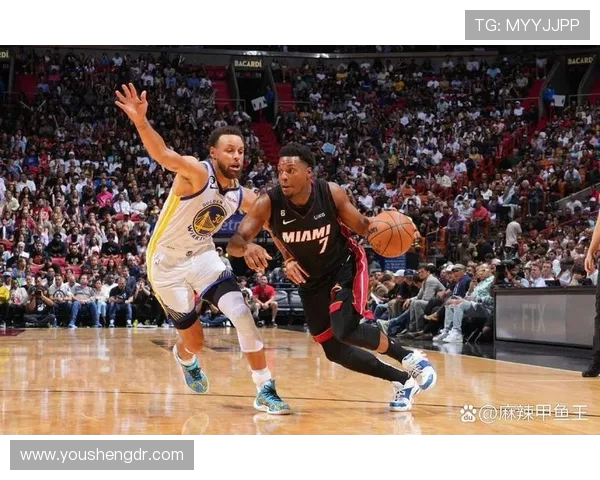 勇士与骑士比赛得分分析及战术对比探讨